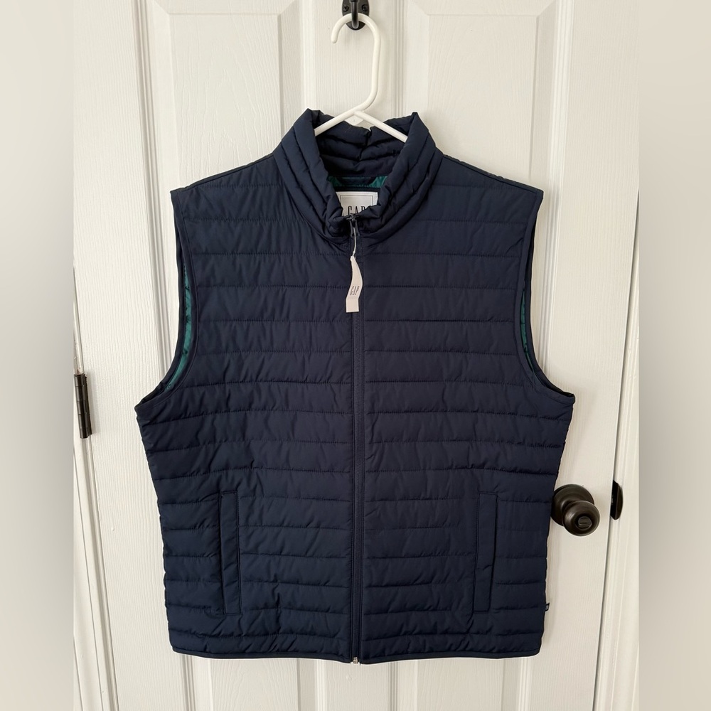 NWT Men’s Gap Navy Quilted Vest (Size L)